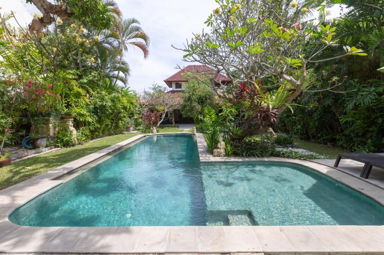 Villa Poppy Seminyak Esterno foto