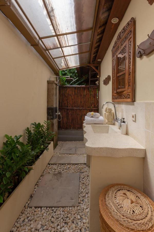 Villa Poppy Seminyak Esterno foto